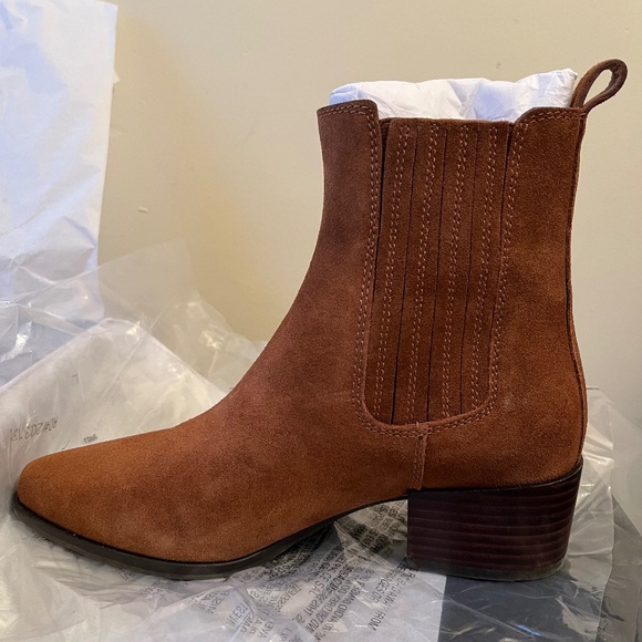 New! Banana Republic Chelsea Suede Boot - Picture 1 of 7